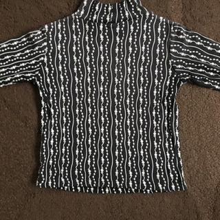 110 a.v.v ハイネックTシャツの画像