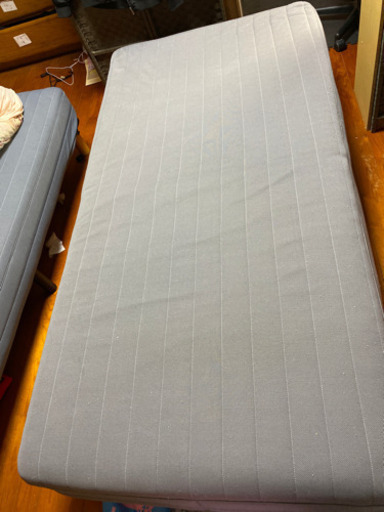 値下げしました。8000円ニトリ脚付きマットレス