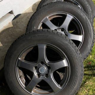 ホイールつきスタッドレスタイヤ4本　215 60R16 トヨタ　カムリ