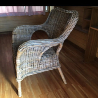 IKEAラタンチェア4脚の画像