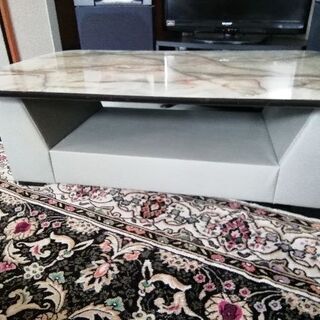 大理石風デコラのローテーブルです。の画像