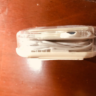 イヤホン(未使用品)をワンコインで譲ります。の画像