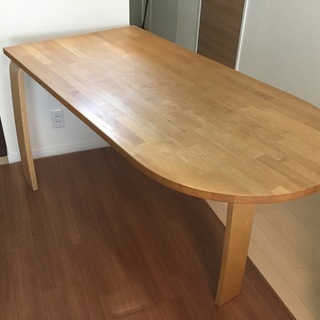 IKEA ダイニングテーブル　半円形の画像