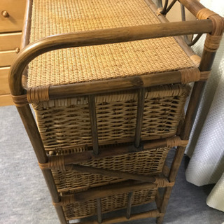 籐製　三段チェストの画像
