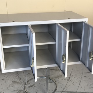 小型ロッカー、まだ使えそうです。カギ付きの画像