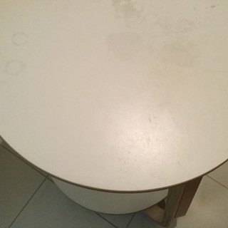 IKEA サイドテーブルの画像