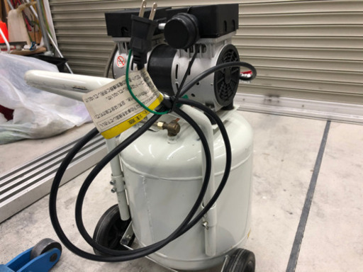 AP縦型サイレントエアーコンプレッサー38LタンクCAP.78L/min
