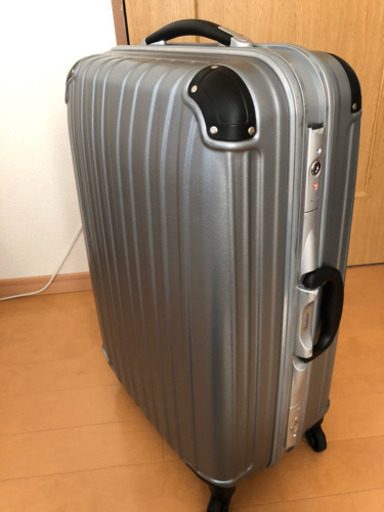 美品スーツケース　Beatas ビータス BH-F1000 Mサイズ 63L シルバー