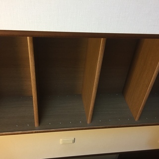 幅60㎝の本棚を無料で差し上げます　サイズ　幅60㎝×奥行30㎝×高さ180㎝　棚5段変更可能（可動棚）の画像