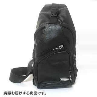 ☆メンズ　ボディバッグ　USB差込口付き　ブラック　新品☆