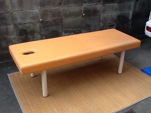 ※残り1台になりました 有孔タイプのマッサージベッド、施術台 180×65×H55㎝ 高田ベッド製作所のお品