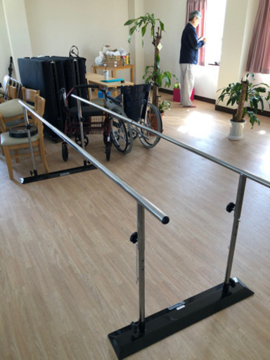 デイサービスなどの平行棒です