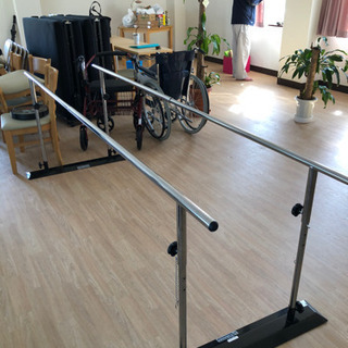 デイサービスなどの平行棒です