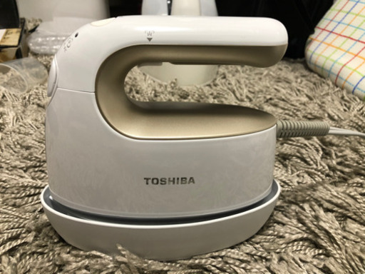 東芝 TOSHIBA スチームアイロン コード付き衣類スチーマー ゴールドホワイト TAS-X3