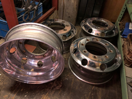 大型トラック　アルミ　４本セット