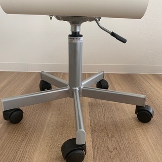 IKEA 子供用デスクチェアの画像