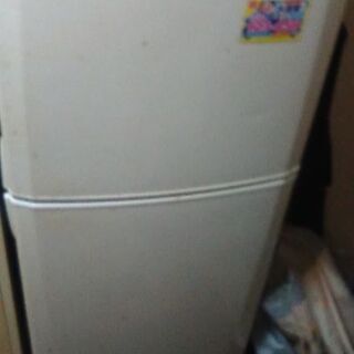 冷蔵庫もらってください。