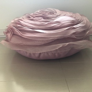バラ型クッションの画像