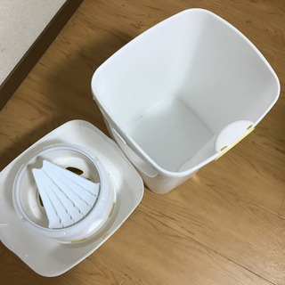 無料★combi コンビ 紙おむつ処理ポット ニオイ・クルルンポイ　ゴミ箱 お譲りします☺︎ サンジェニックの画像