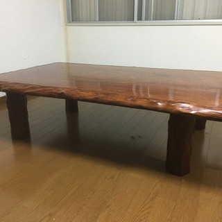 木のテーブル　の画像