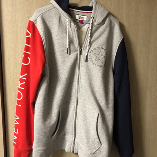 トミーヒルフィガー パーカー