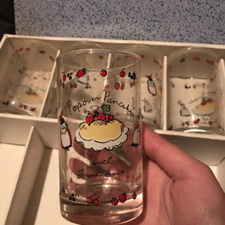 うさぎとパンケーキのグラスの画像