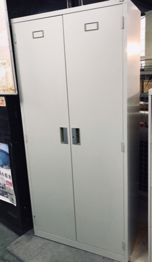 【リサイクルスターズ】おすすめ‼︎ 業務用品 スチール棚 扉鍵付き 高さ185cm