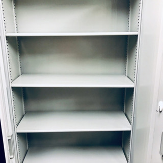 【リサイクルスターズ】おすすめ‼︎ 業務用品 スチール棚 扉鍵付き 高さ185cmの画像