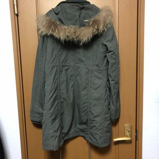 フード付きジャンバーの画像