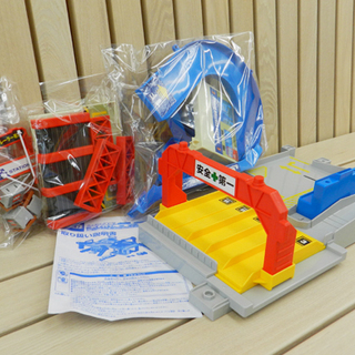 トミカ かんたん連結！たのしいトレーラーステーション 箱あり TAKARA TOMY  ミニカー ☆ 札幌市 北区 屯田 の画像