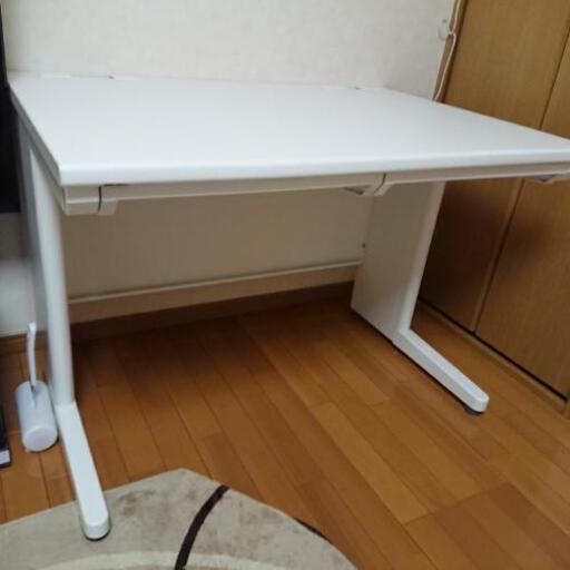 スチールパソコンデスク良品普通に買うと13750円します