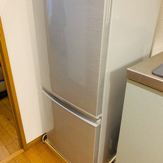 冷蔵庫 SHARP(シャープ) 137L を1/25-26 に取りに来てくださる方に差し上げます。の画像
