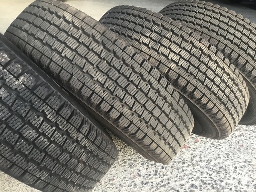 (決まりました)スタッドレスタイヤ &ホイール 4本セット使用距離1000キロ程度 (バリ溝)