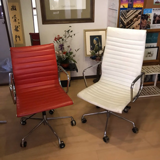 イームズの革製チェアの画像