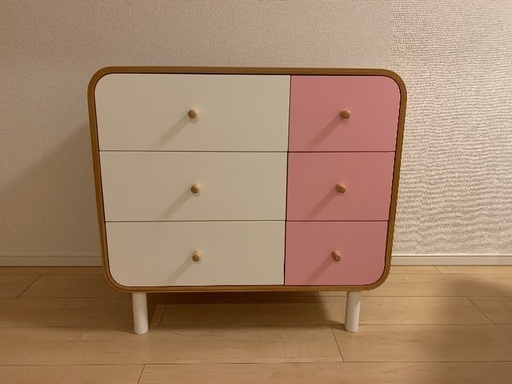 可愛いチェストです。