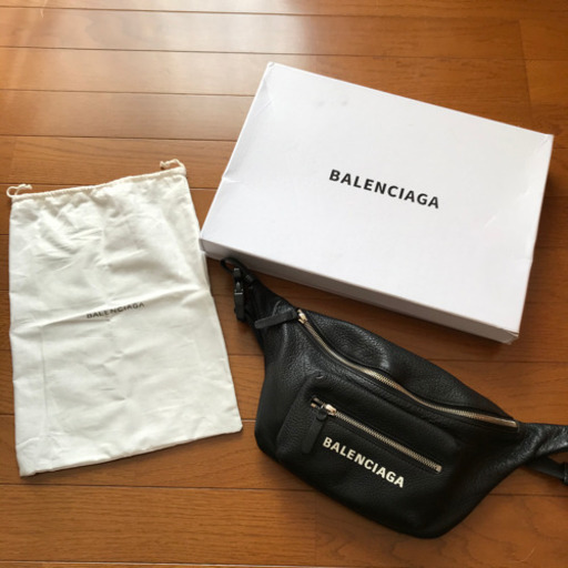 バレンシアガ　バッグ