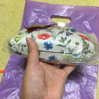 新品、未開封✴︎ギフトにも♬miooggi眼鏡ケース✴︎の画像
