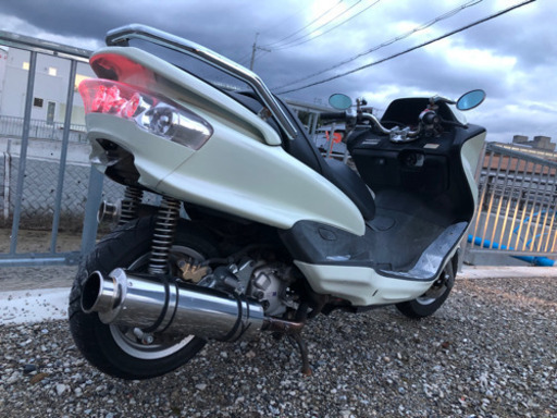 マジェスティ　YAMAHA マフラー重低音　ホワイト　早い者勝ちです！
