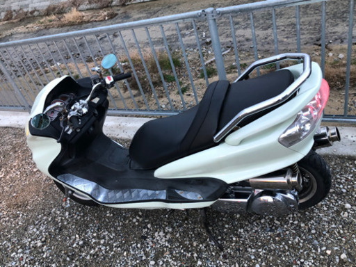 マジェスティ　YAMAHA マフラー重低音　ホワイト　早い者勝ちです！