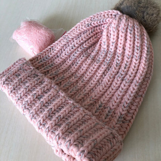 新品❣️ラメ入りニット帽(ボンボン取り替え可能)の画像