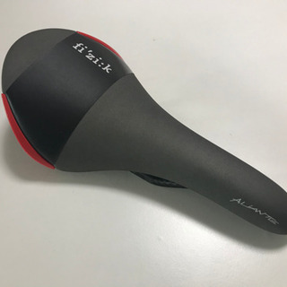 FIZIK フィジーク ALIANTE R3 カーボンレール リアライト付き サドル