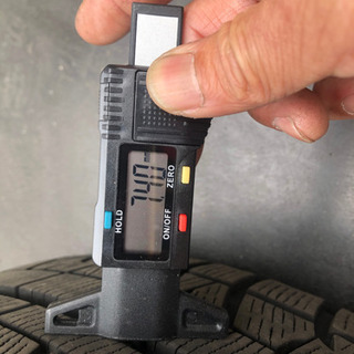 （終了しました）[管678] ヨコハマ スタッドレス 215/50R17 中古4本セット　組み替え工賃込み（2014年製造）の画像