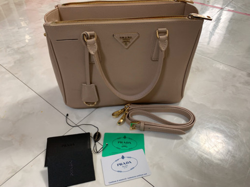 プラダバッグ