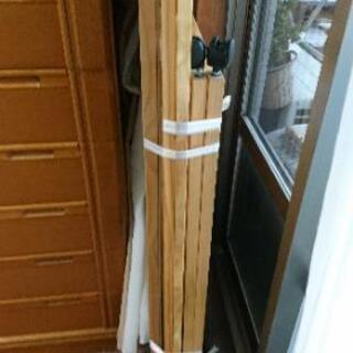 木製ベビーベッドの画像