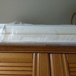 木製ベビーベッドの画像