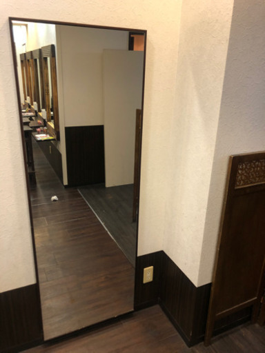 鏡（原宿の美容室で使用していた物です）