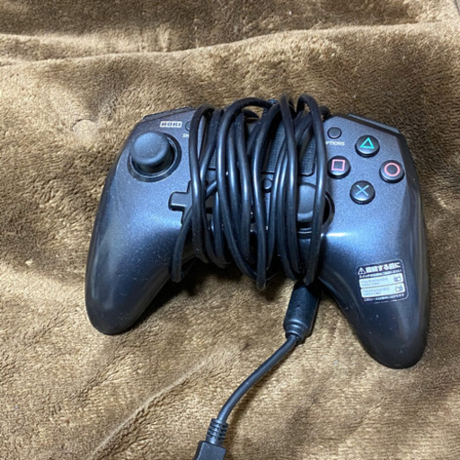 PS4本体+純正コントローラー+社外コントローラー+ソフト2本セット