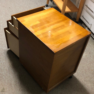 キャスター付き引き出しの画像