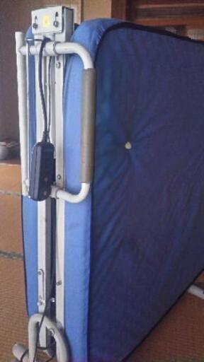 折り畳み式電動ベッド