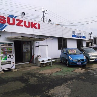 中古車屋さんで書類づくり、お客様との話し相手の画像
